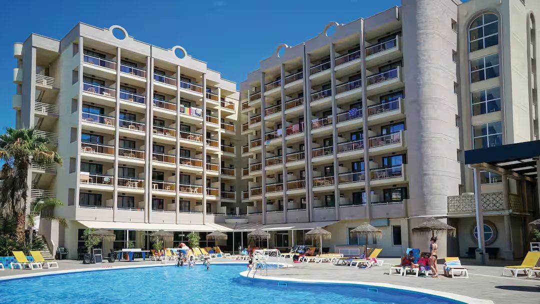 EARLY BOOKER Salou Spain 2027 Family Hols - Image 4