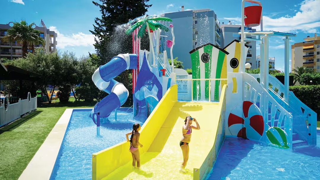EARLY BOOKER Salou Spain 2027 Family Hols - Image 3
