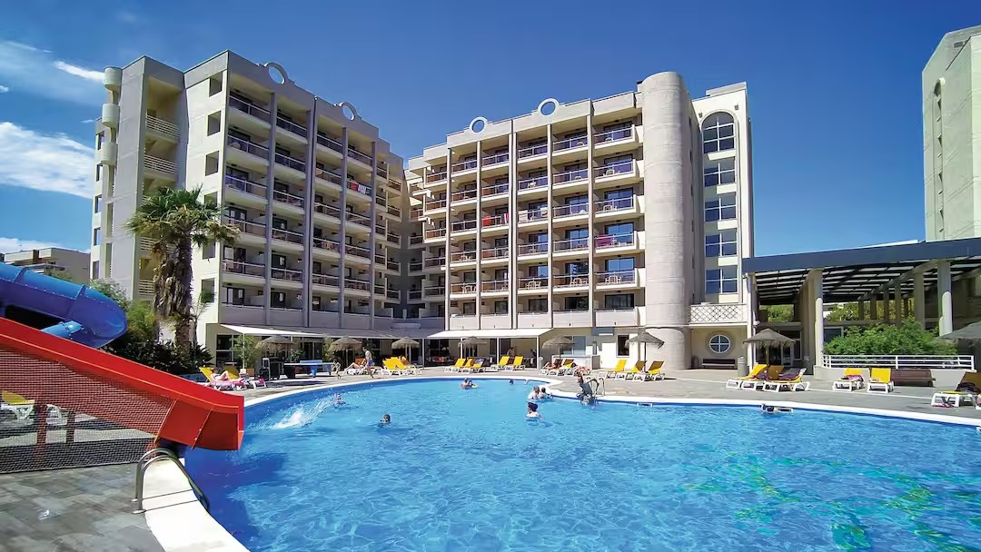EARLY BOOKER Salou Spain 2027 Family Hols - Image 1