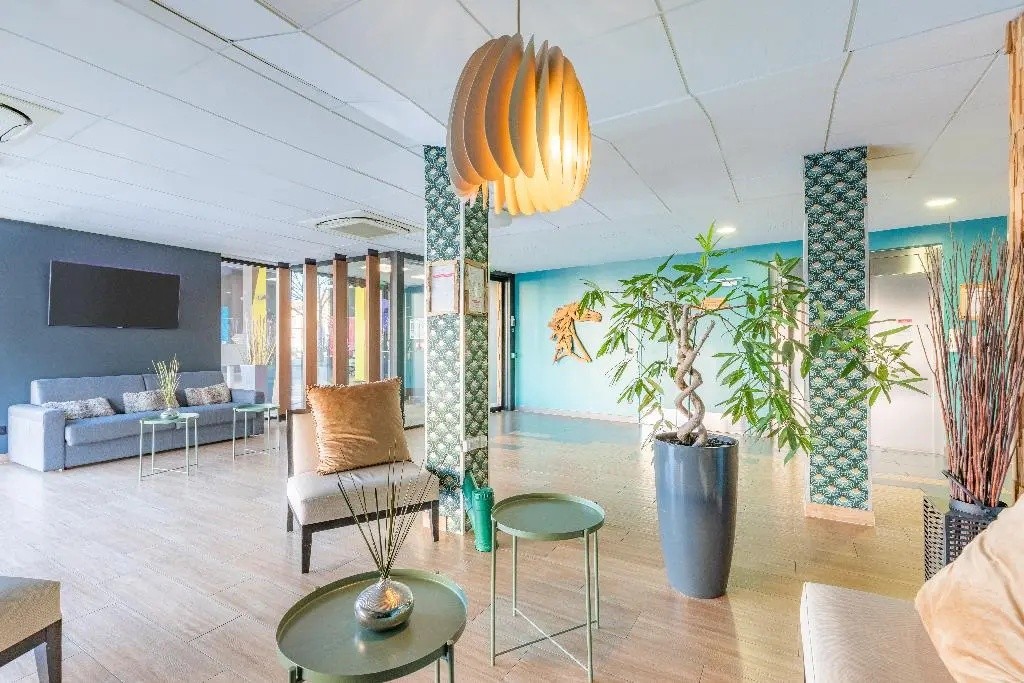 Summer Hols Special to Bordeaux France - Image 2