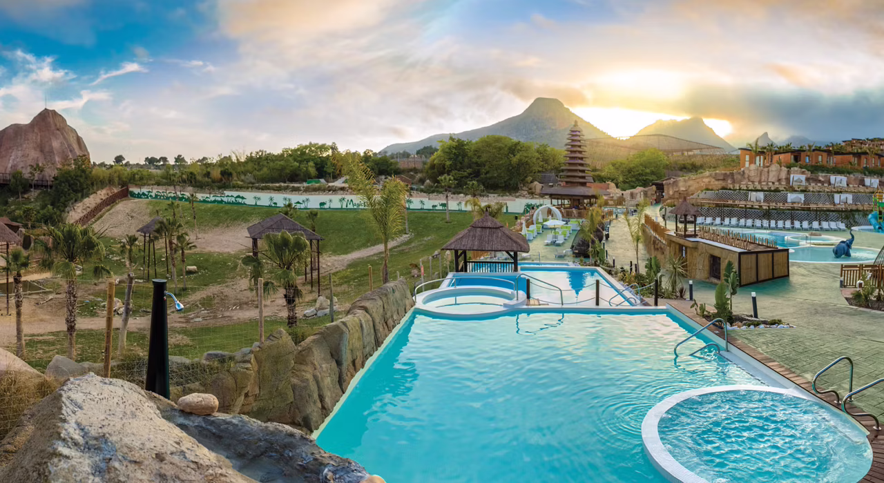 EARLY BOOKER Benidorm Halloween 27 Family Fun - Image 3