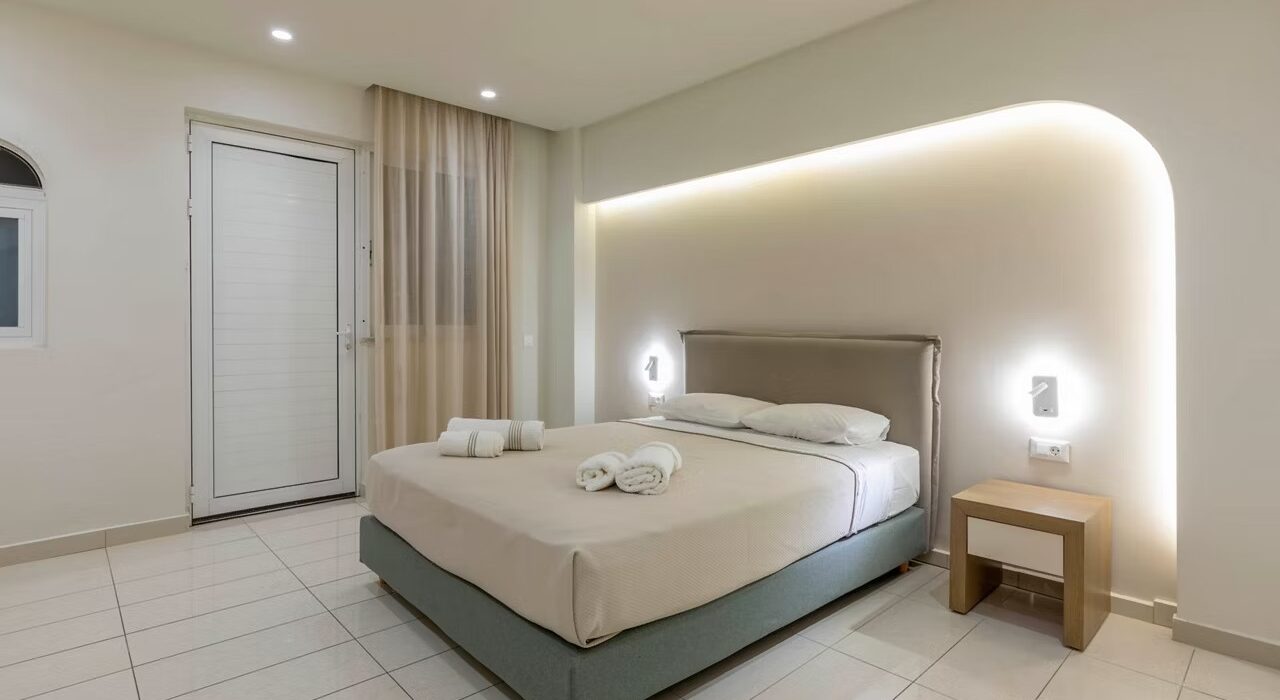 LAST MIN BARGAIN BOUTIQUE GREEK GETAWAY - Image 3