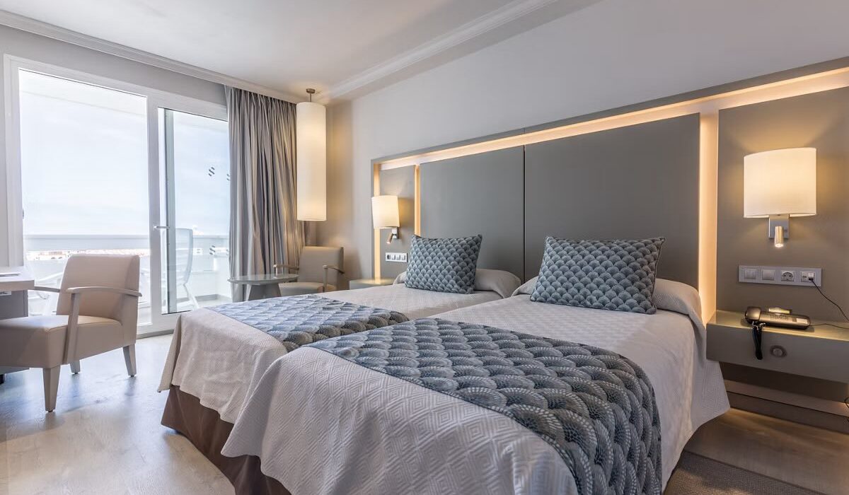 POPULAR 4* VULCANO TENERIFE MAY SPECIALS - Image 3