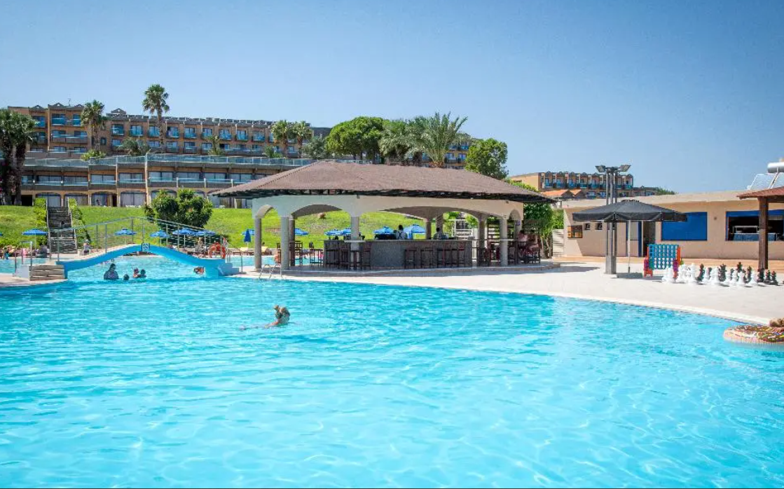 Luxury Swim Up Sea View Room in Rhodes - Image 3