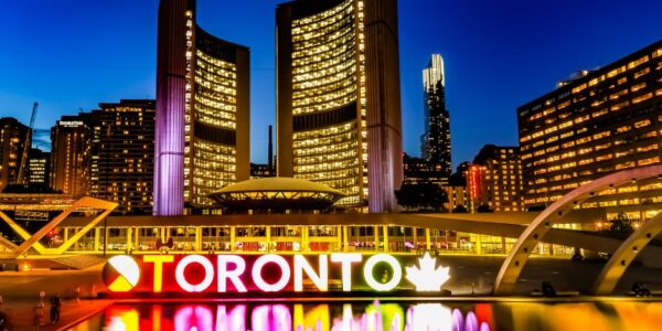 Toronto LIVE NHL Ice Hockey + Niagara Day Trip