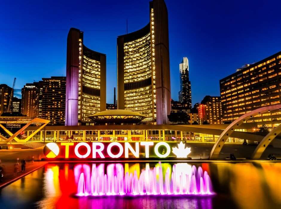 Late Year Niagara Falls and Toronto Twin Centre - Image 2