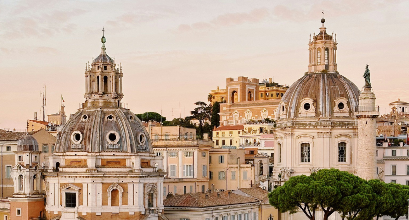 PEAK SUMMER CITY BREAK IN ROME ITALY - Image 3