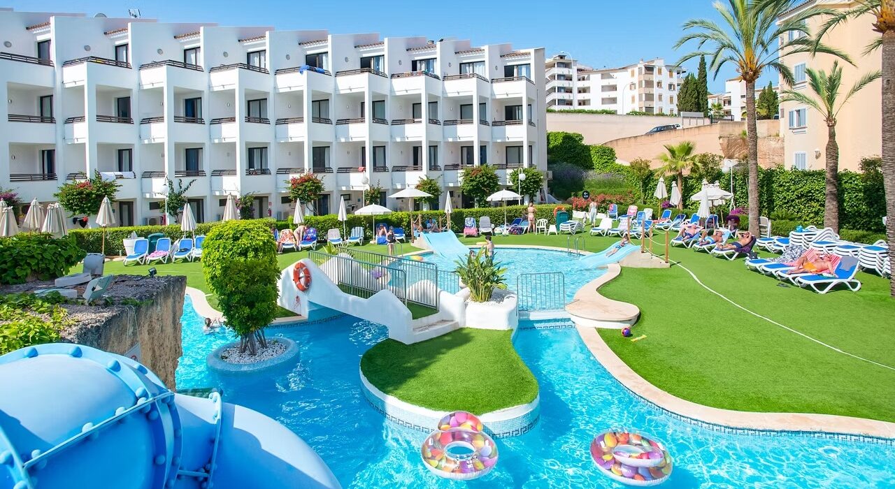 FAMILY OF 4 LATE DEAL TO SANTA PONSA - Image 1