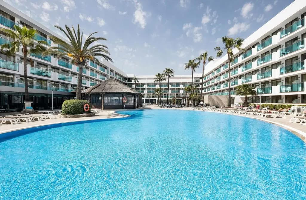 Mid May Cambrils Spain May 2027 Early Booker - Image 1