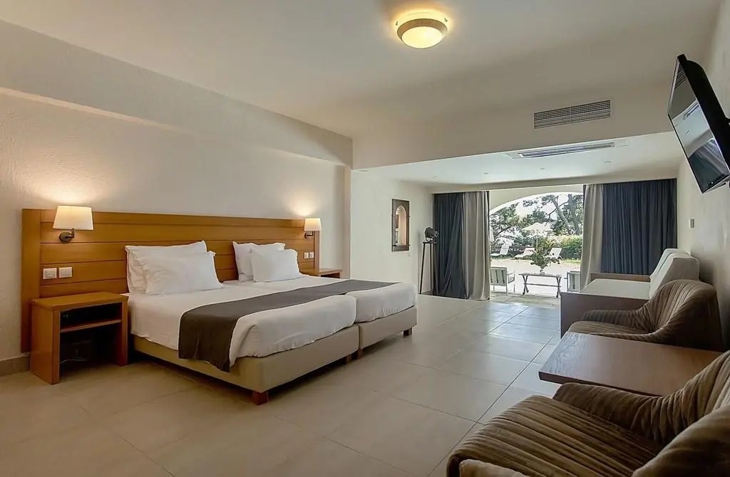 Late NInja Deal Special to 5* Corfu Sunshine - Image 2
