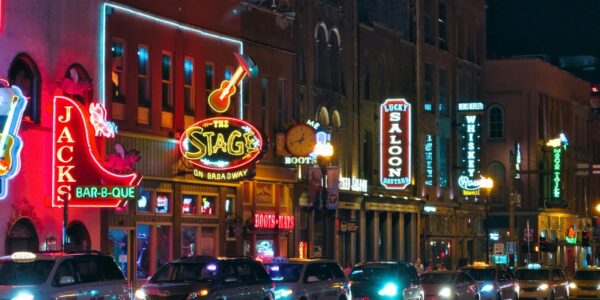 Nashville – DIRECT Flights and Southern Hospitality