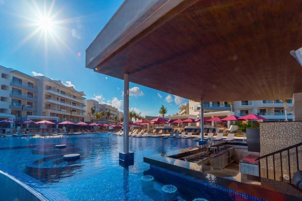 Luxury Planet Hollywood Cancun Mexico from Belfast - Image 2