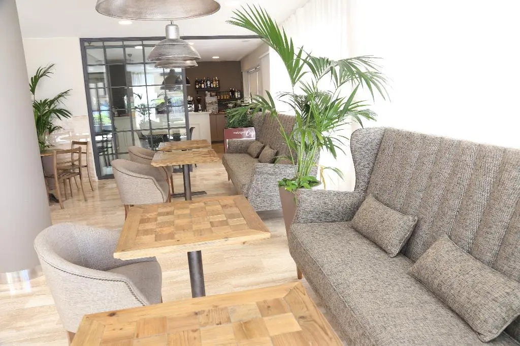 Modern beachfront Stay – Costa Brava in October - Image 3
