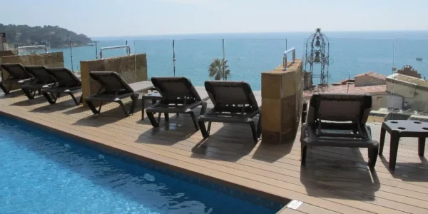 Modern beachfront Stay – Costa Brava in October