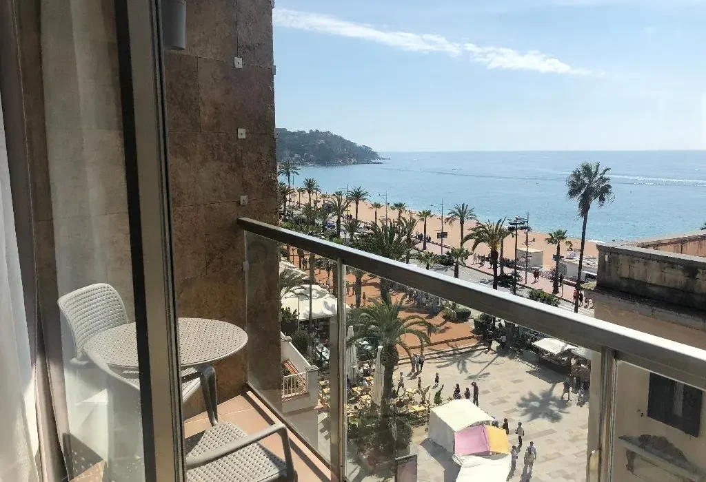Modern beachfront Stay – Costa Brava in October - Image 4