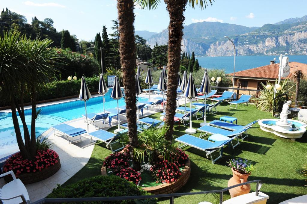 LAKE GARDA, MALCESINE AUTUMN BREAKS - Image 4