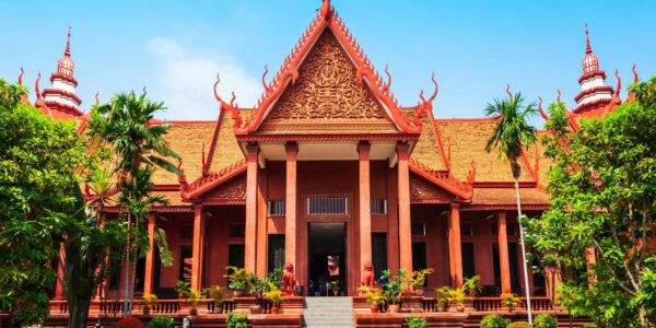 CAMBODIA: PHNOM PENH & SIEM REAP