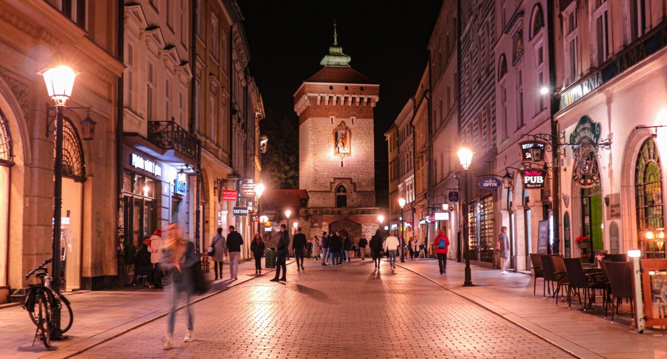 AUTUMN CITY BREAK IN KRAKOW OLD TOWN - Image 5