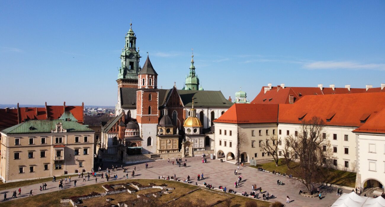 AUTUMN CITY BREAK IN KRAKOW OLD TOWN - Image 1