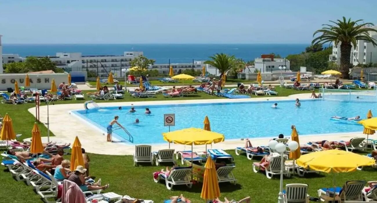 ALBUFEIRA, PORTUGAL AUTUMN SUNSHINE - Image 4