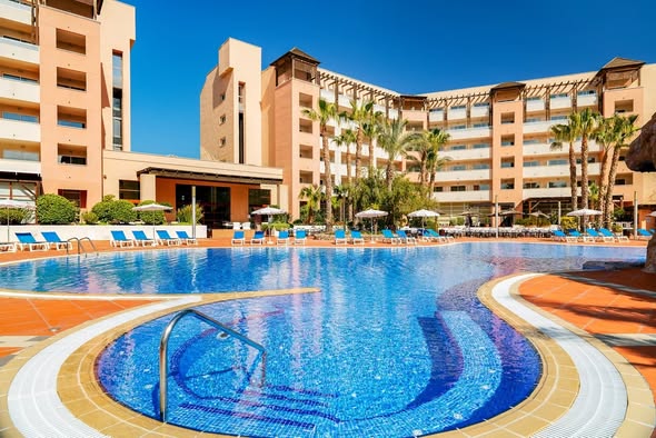 AUTUMN 4* SALOU SPAIN SUNSHINE - Image 3
