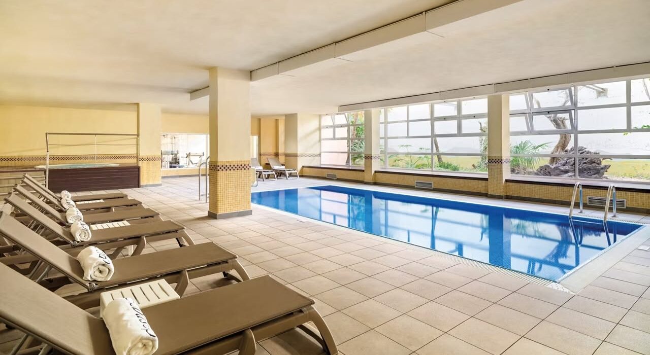 AUTUMN 4* SALOU SPAIN SUNSHINE - Image 4