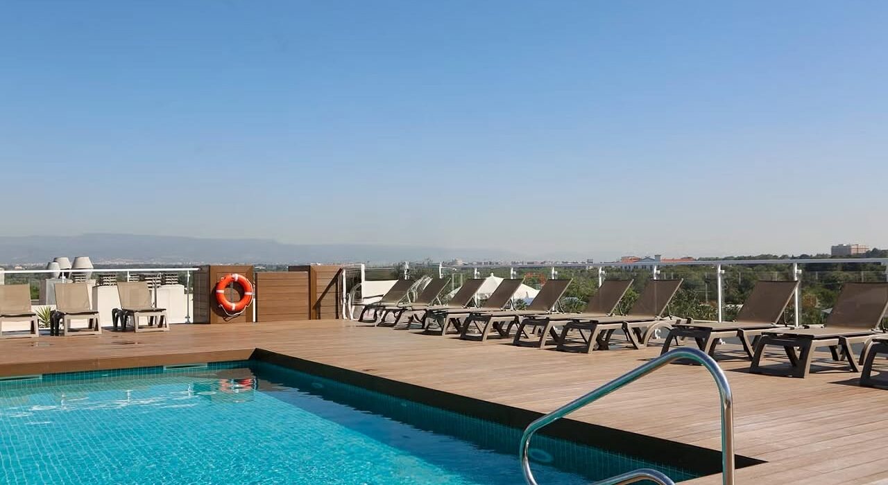 AUTUMN 4* SALOU SPAIN SUNSHINE - Image 5