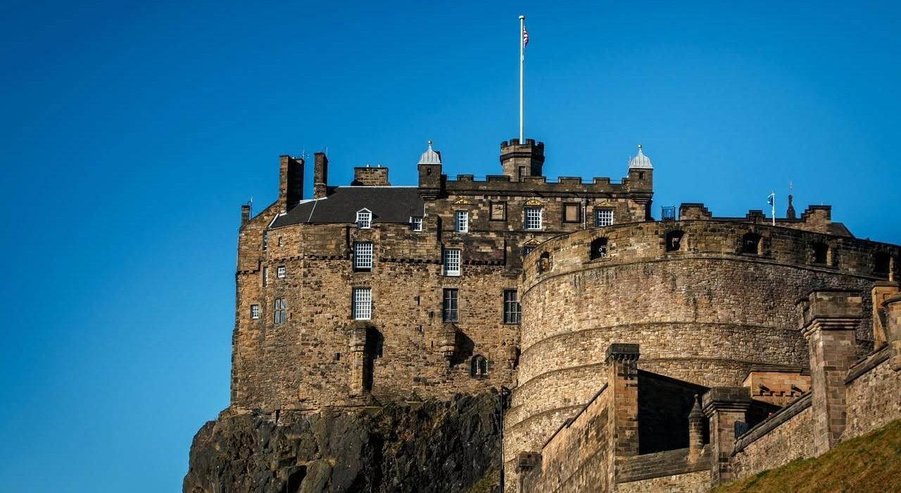 Visit the Christmas Markets in Edinburgh Scotland - Image 1