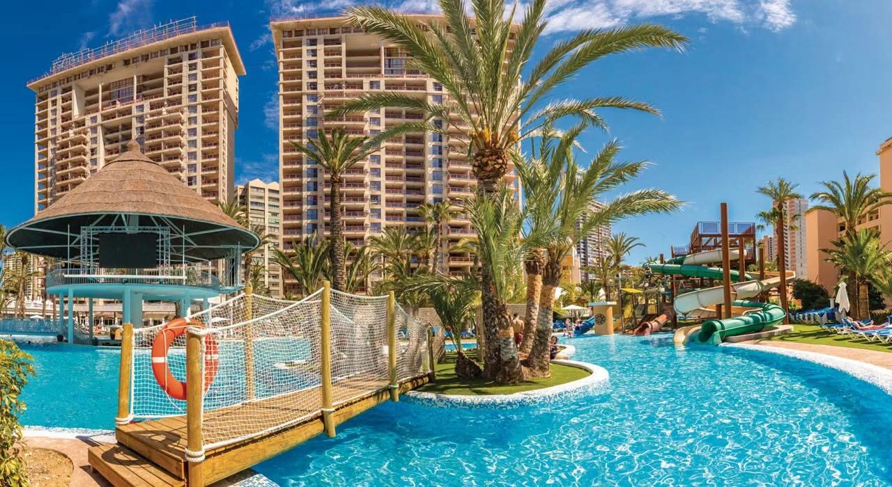 Benidorm + Waterpark + Easter = FUN HOLS - Image 3