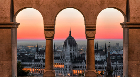 BUDAPEST 5* Luxury CHRISTMAS MARKET - Image 1