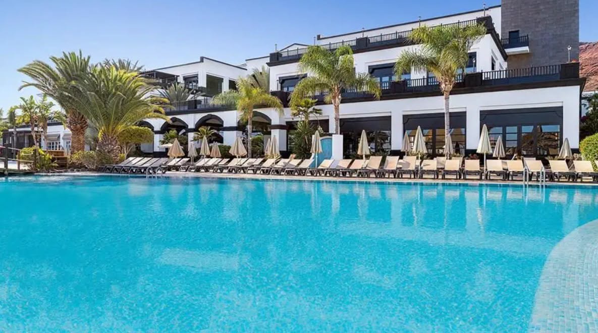 Lanzarote 5* Winter Sun NInja BARGAIN Break - Image 1