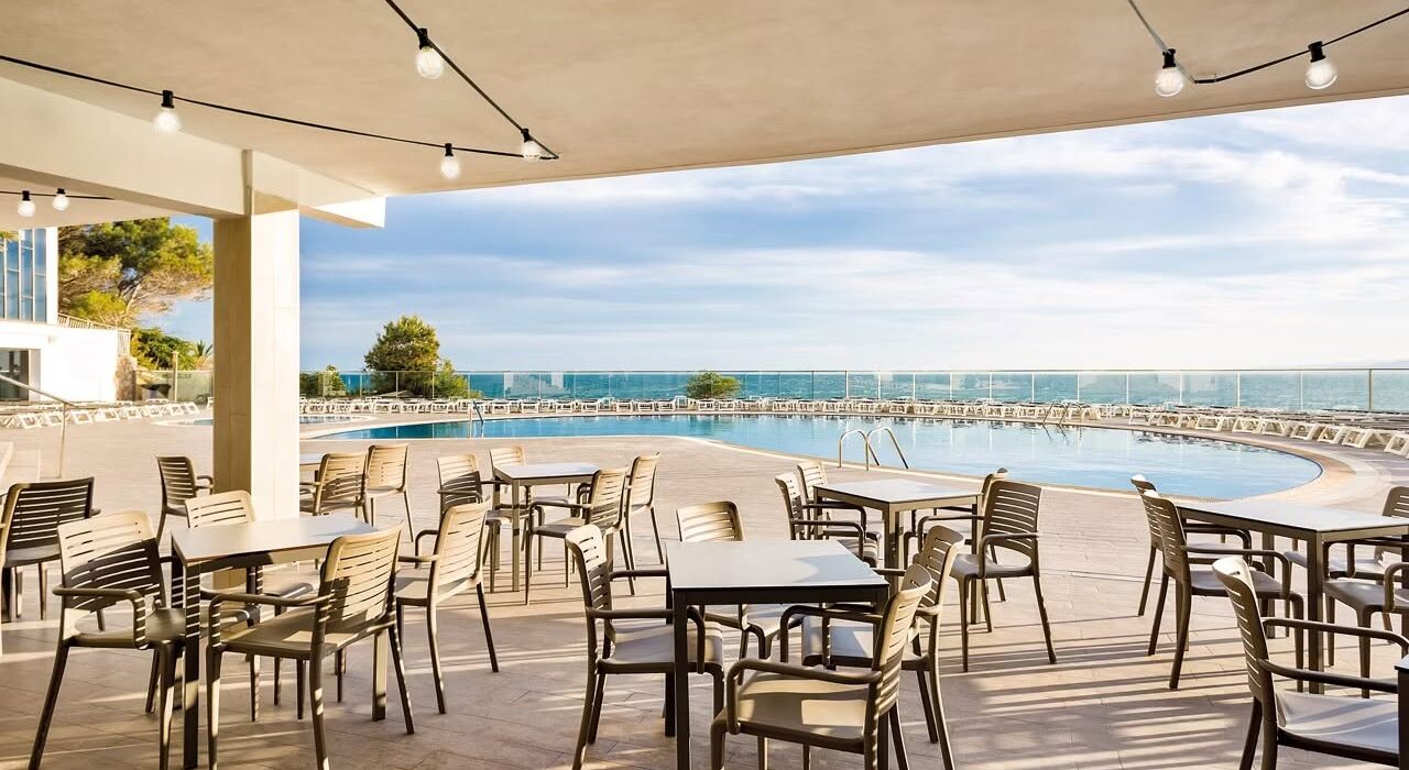 Late Summer Seaside Bliss on Costa Dorada - Image 3
