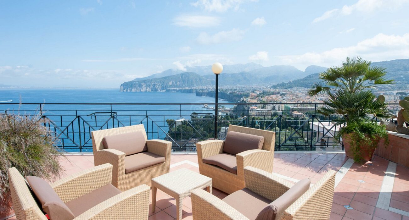 Mid August LAST MIN 4* Sorrento Summer Hols - Image 2
