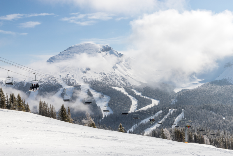 SKI IN BANFF & 1 NIGHT IN TORONTO CANADA - Image 1