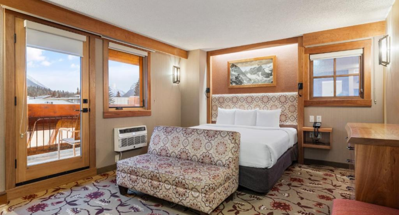 SKI IN BANFF & 1 NIGHT IN TORONTO CANADA - Image 5