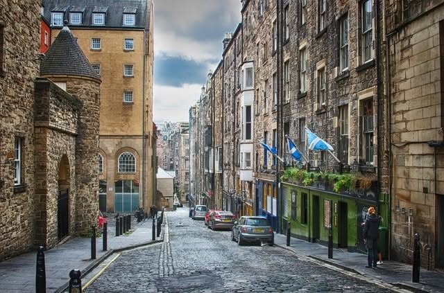 Edinburgh Christmas Market Short Break Offer - Image 3