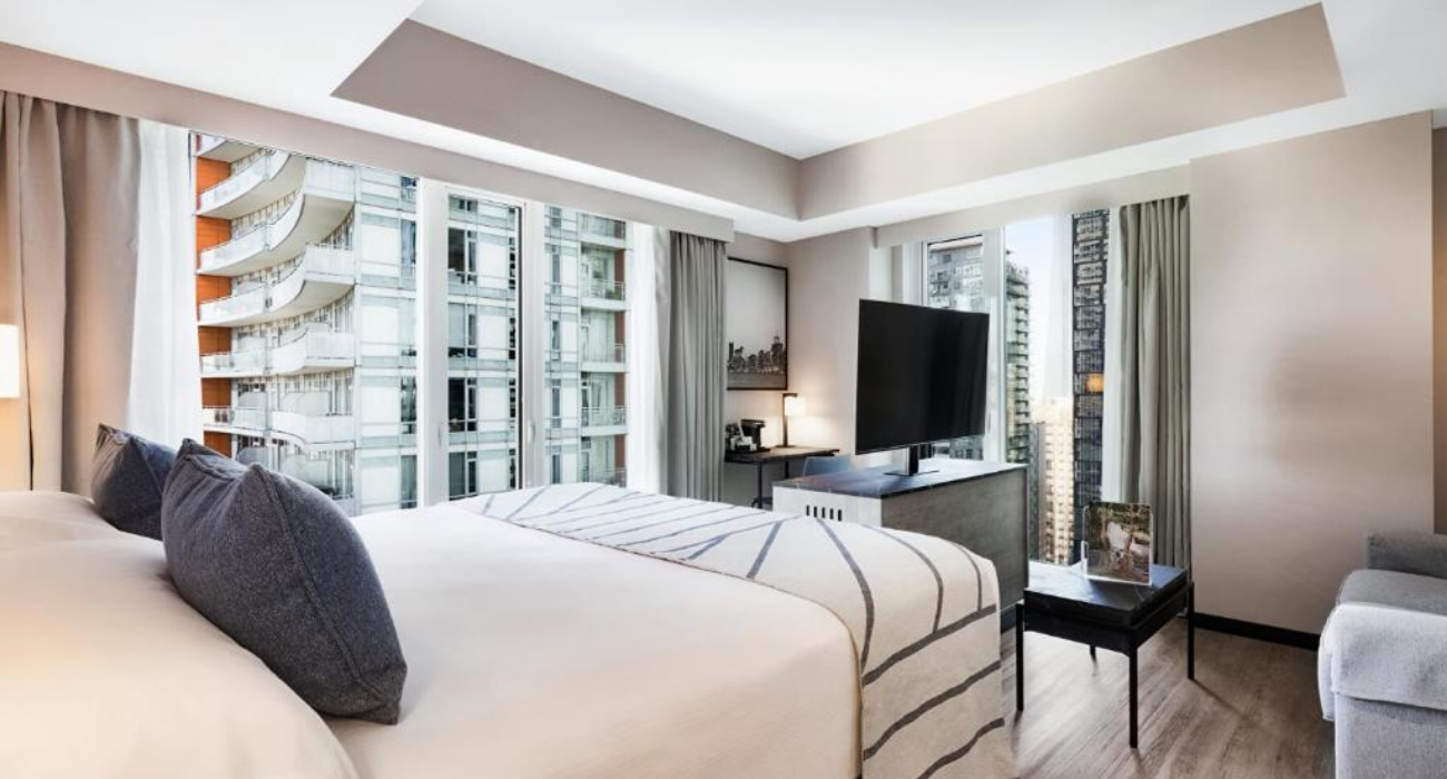 SKI IN BANFF & 1 NIGHT IN TORONTO CANADA - Image 8
