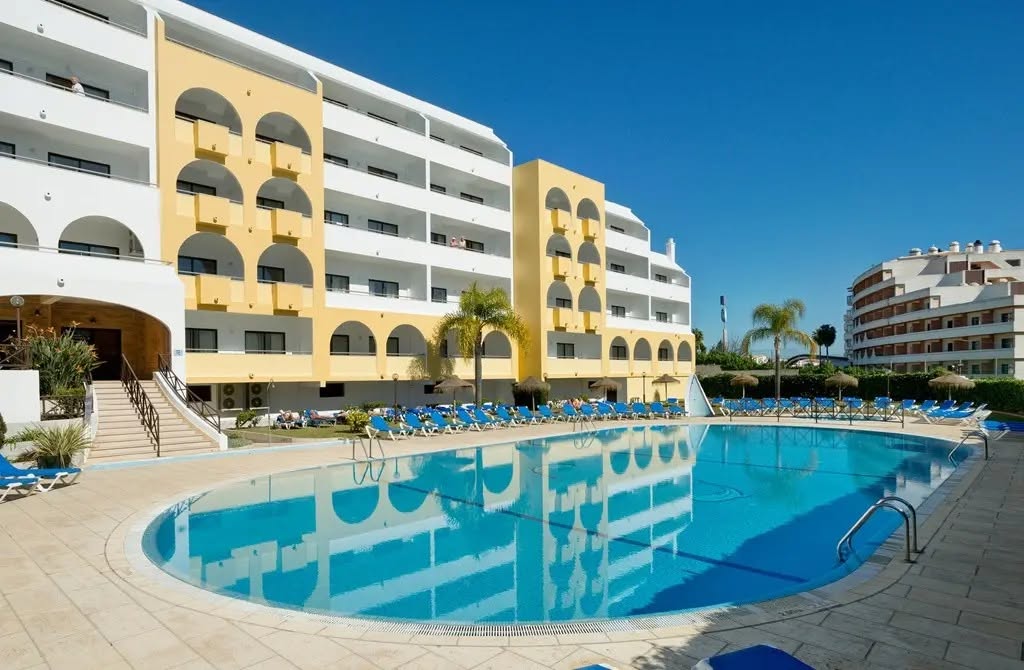 Algarve Portugal 4* BARGAIN Autumn Sunshine - Image 1