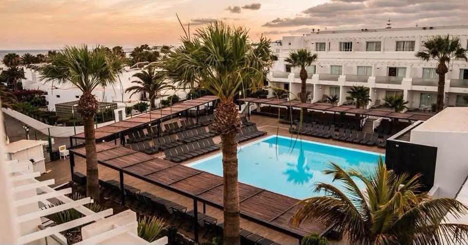 Late September Lanzarote Sunshine Popular Hotel - Image 1