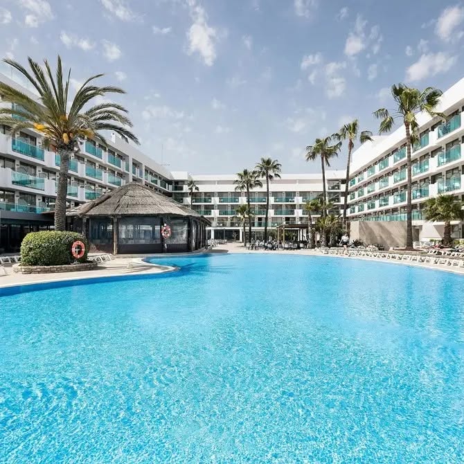 Mid May Beachfront Escape to Cambrils Spain - Image 1