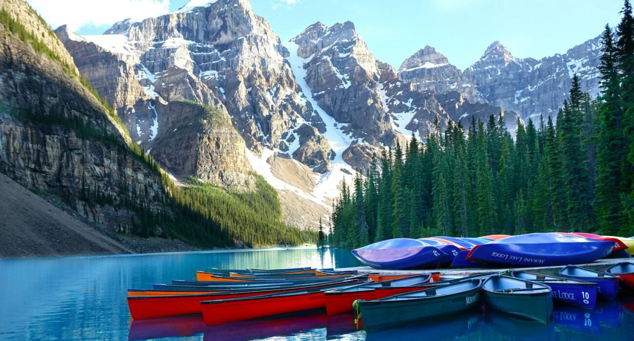 Canada Winter – VANCOUVER, YELLOWKNIFE, BANFF & LAKE LOUISE - Image 1