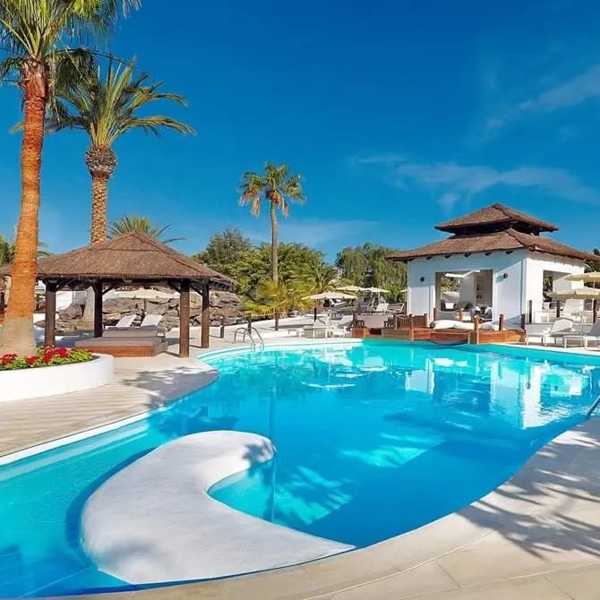 Pre Christmas Sunshine in Playa Blanca Lanzarote - Image 1