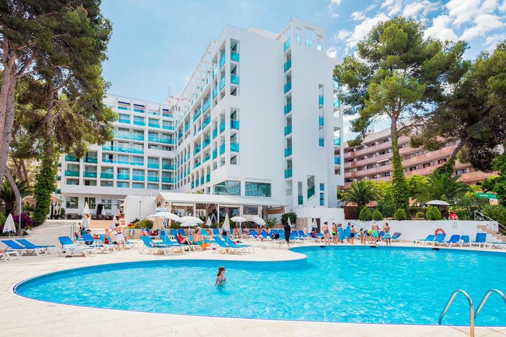 SALOU SPAIN SPRING SHORT BREAK BARGAIN - Image 1