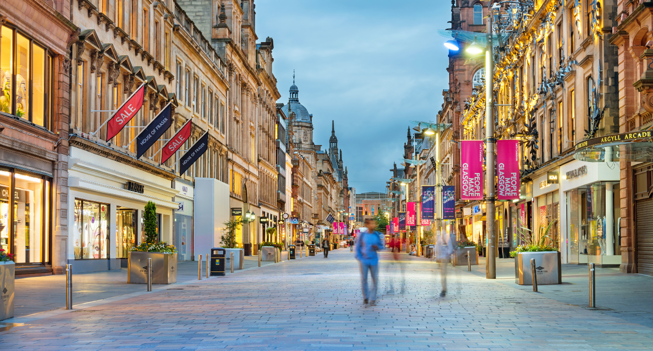 GLASGOW & EDINBURGH FESTIVE SHOPPER - Image 2
