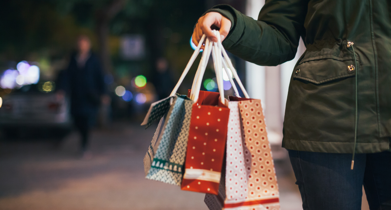 NEWCASTLE CHRISTMAS SHOPPER - Image 2