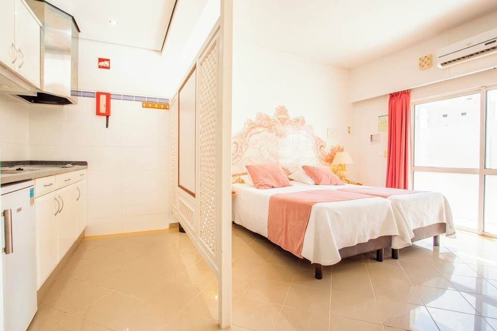Albufeira Portugal 4* VALUE NInja BARGAIN - Image 2