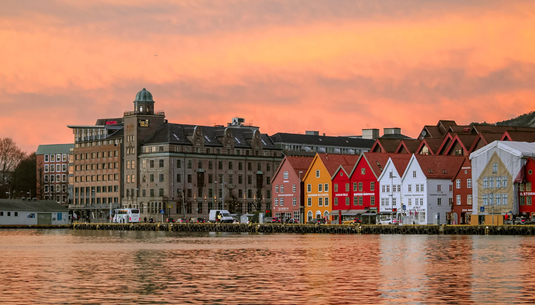 BERGEN, NORTHERN LIGHTS & ARCTIC CIRCLE - Image 3