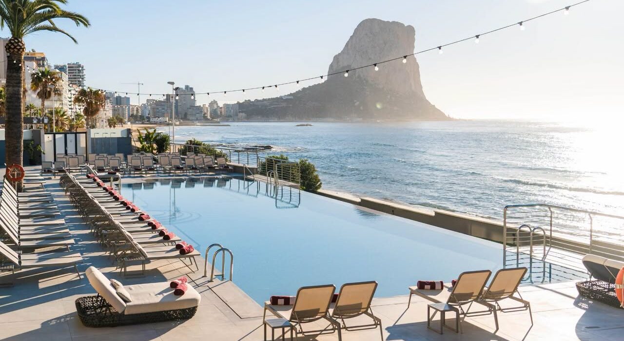 Spend Christmas in Beautiful Calpe Spain Sunshine - Image 1