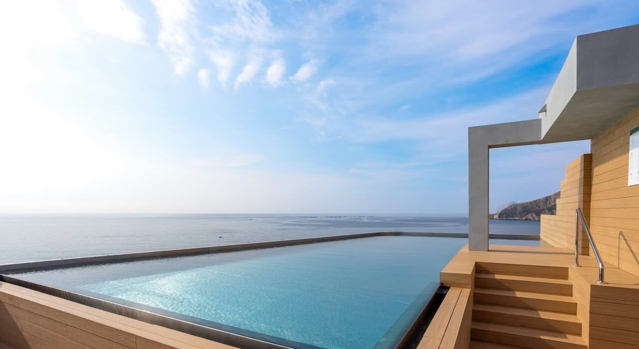 Spend Christmas in Beautiful Calpe Spain Sunshine - Image 2