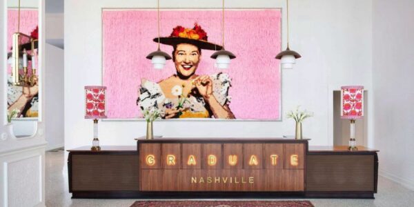 Nashville USA – Stay at a DOLLY Themed Hotel